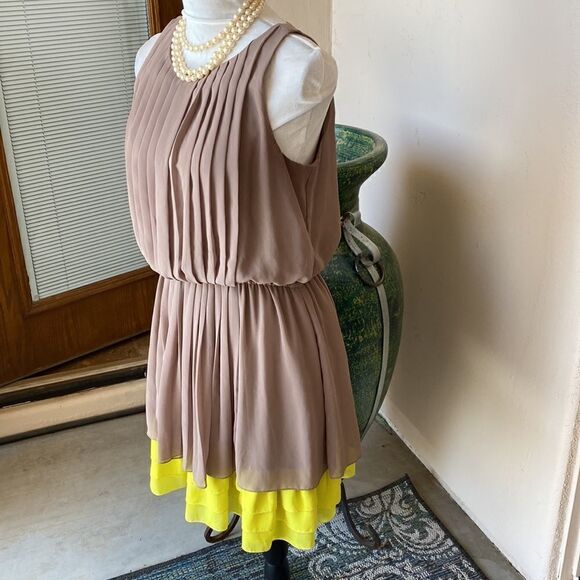 Pleated pull over sleeveless Jessica Simpson dress size medium - Picture 4 of 7